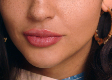Provides flexible support to follow lips